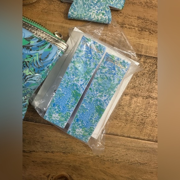 Lilly Pulitzer Beach Day Pouch NWT - Picture 5 of 9